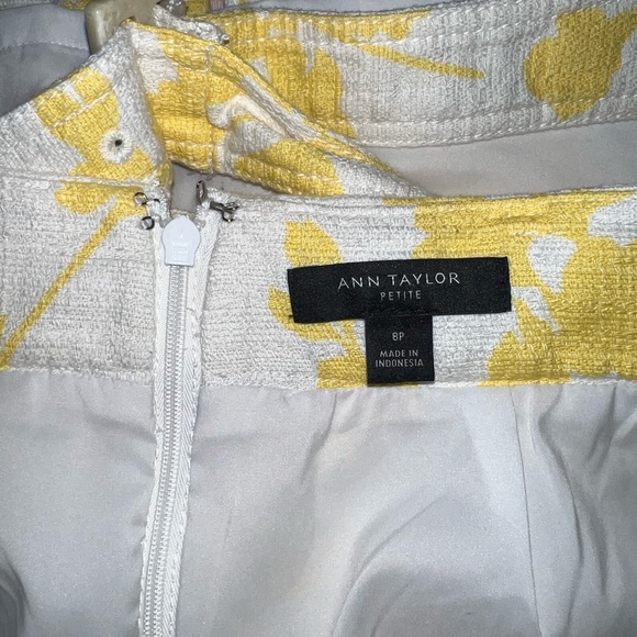 WORN ONCE Ann Taylor yellow floral skirt sz 8p - Picture 4 of 5